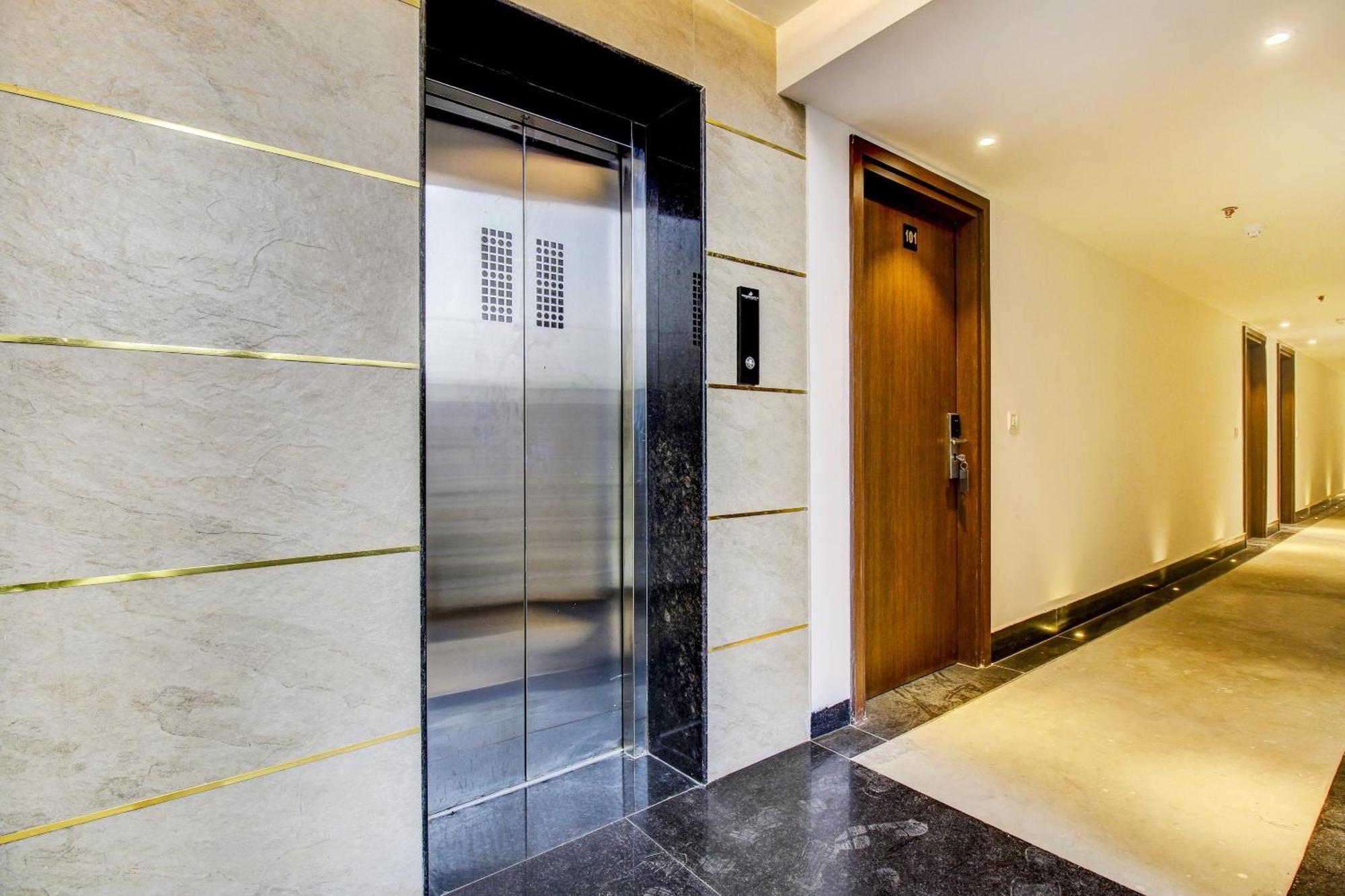 Hotel Super Townhouse Oak Aurelia Grand Lakhnaú Exteriér fotografie