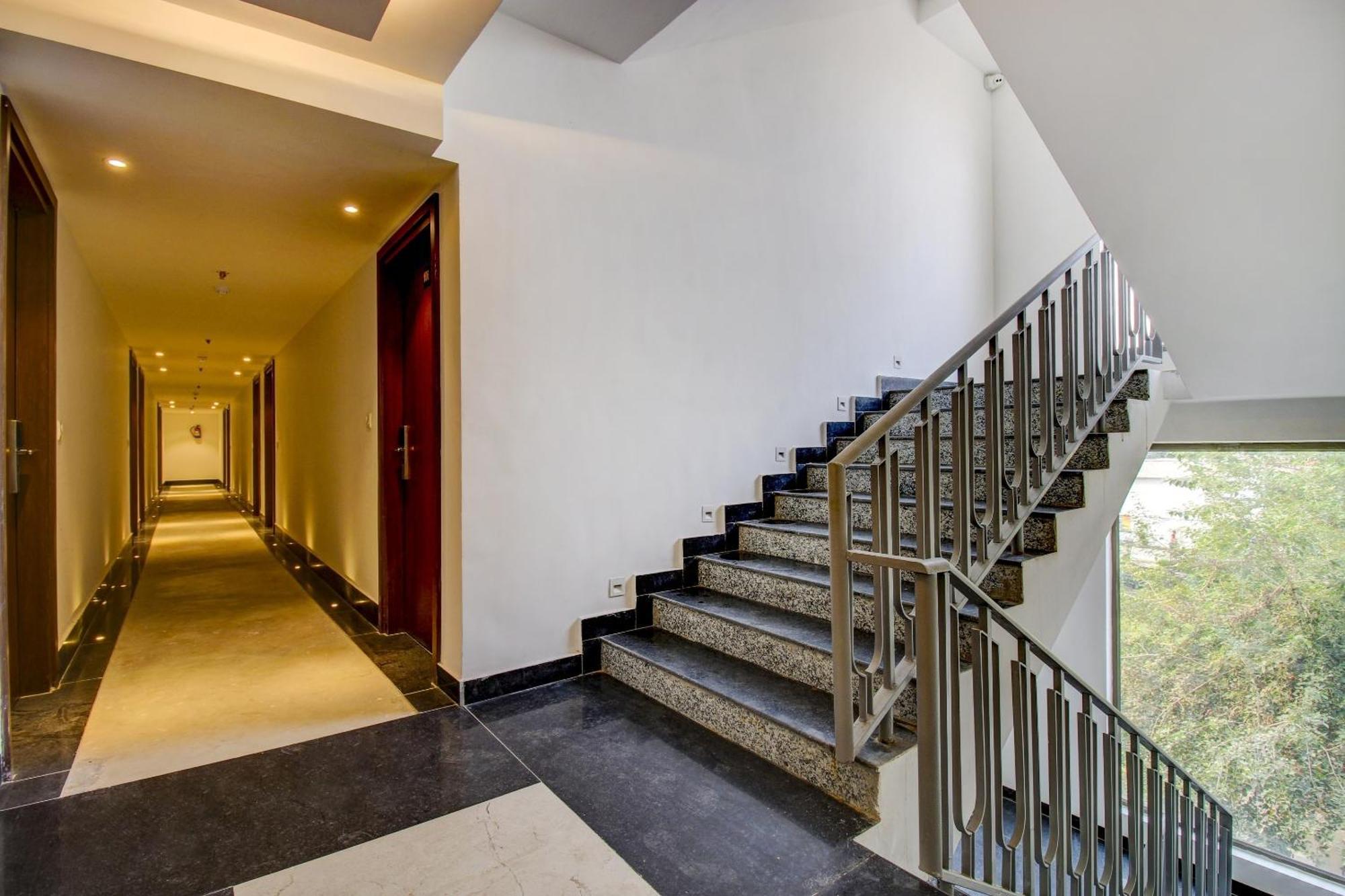 Hotel Super Townhouse Oak Aurelia Grand Lakhnaú Exteriér fotografie