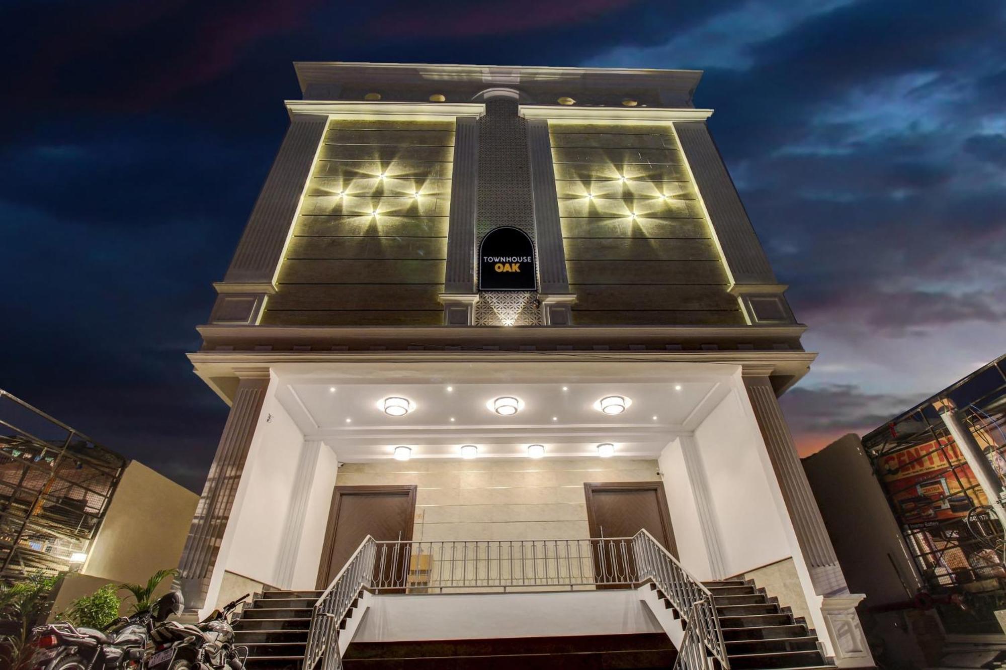 Hotel Super Townhouse Oak Aurelia Grand Lakhnaú Exteriér fotografie