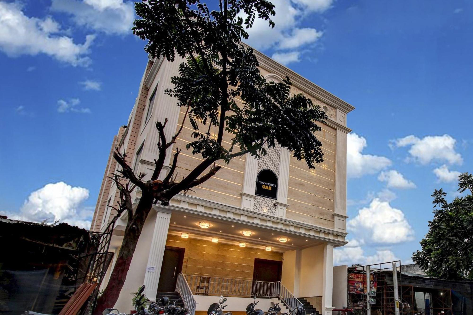 Hotel Super Townhouse Oak Aurelia Grand Lakhnaú Exteriér fotografie