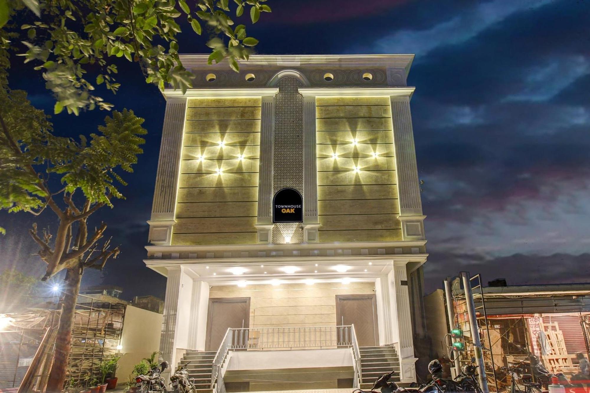 Hotel Super Townhouse Oak Aurelia Grand Lakhnaú Exteriér fotografie